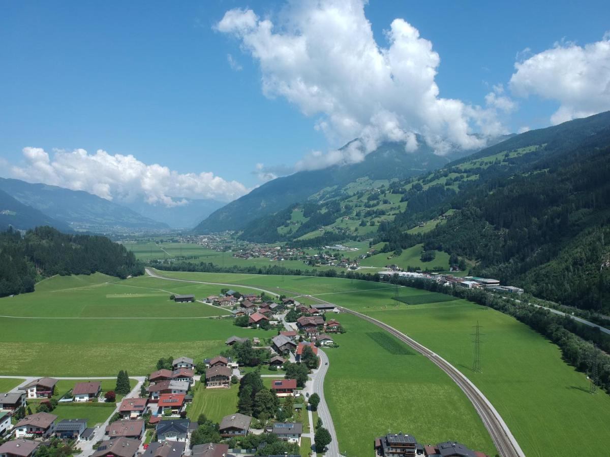 Gasthof Zum Loewen Aschau Im Zillertal Екстер'єр фото